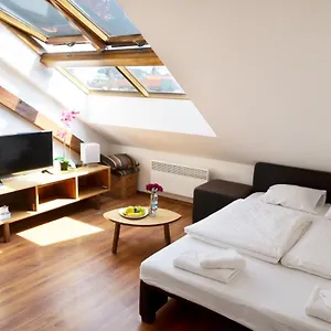 https://the-republic-garden.praguehotelsweb.com